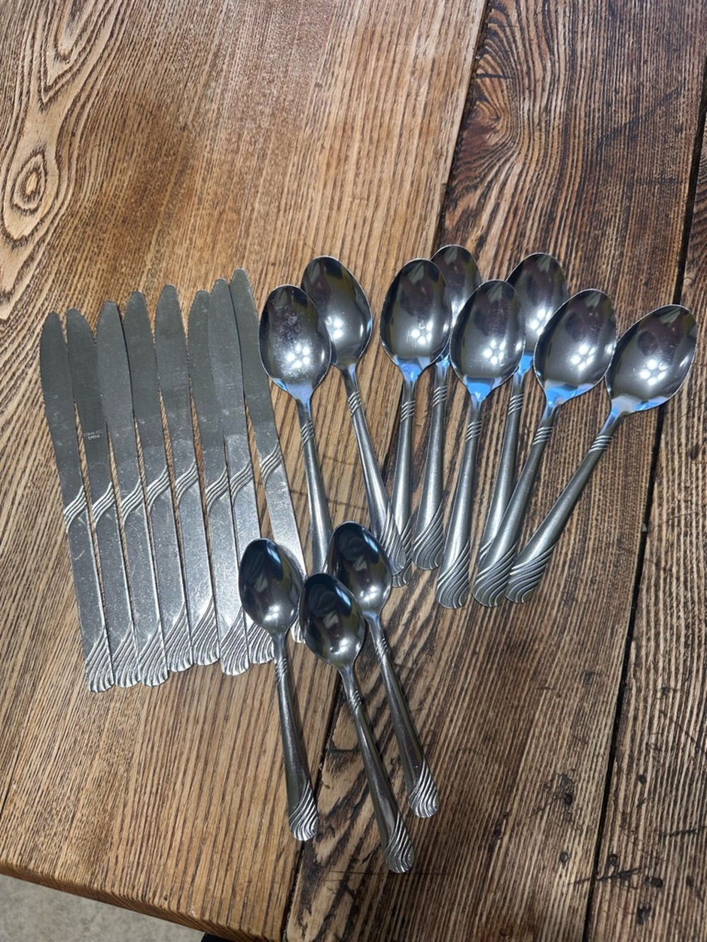 Twist-Handle Stainless Steel Cutlery Set - Silver Spoons & Knives